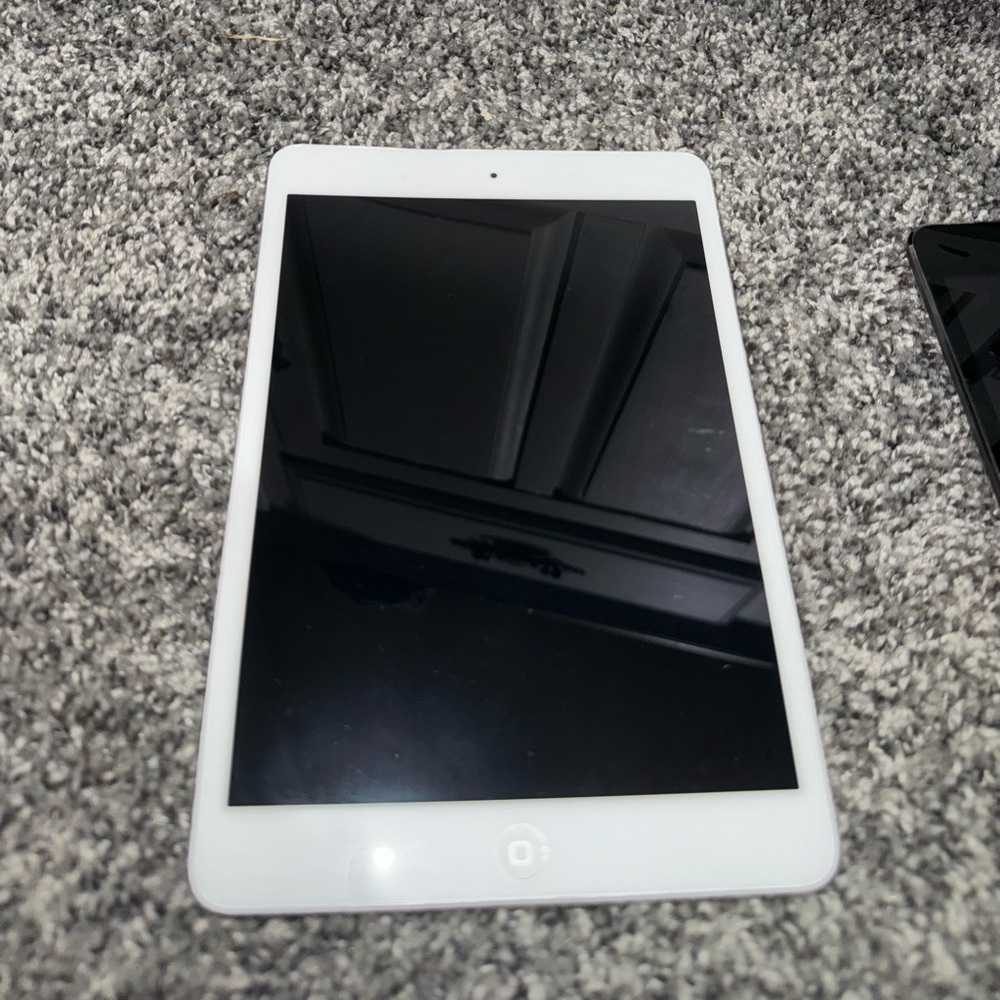 iPad mini 16gb - PLEASE READ DESCRIPTION - bundle of 6